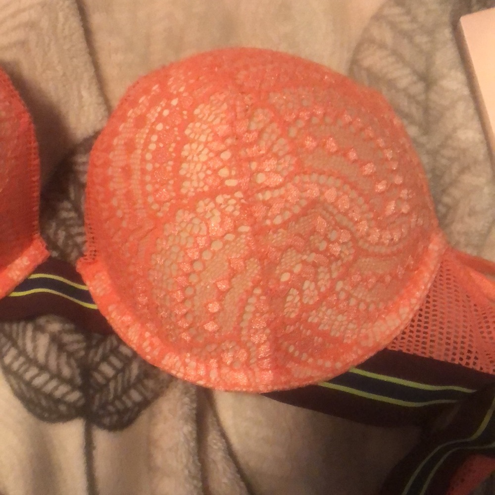 VS bomb shell bra